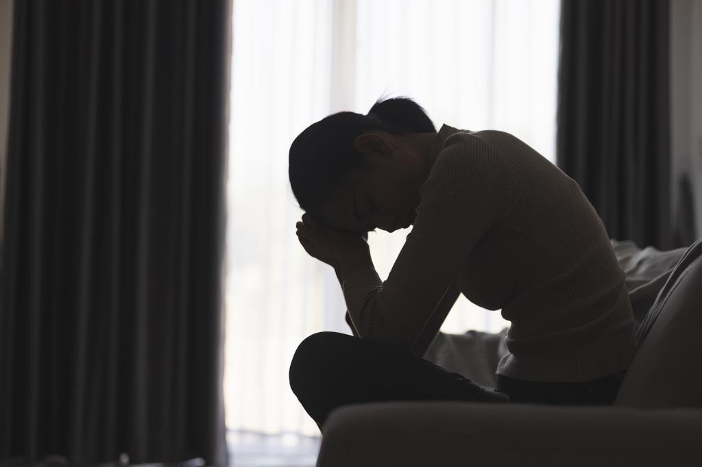 Dear Abby: Should I keep dating a man I don’t like because he’ll pay for my kids’ college tuition?
