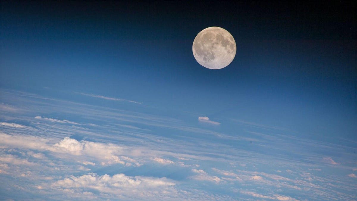 Get Outside and Spot June’s Strawberry Moon This Week
