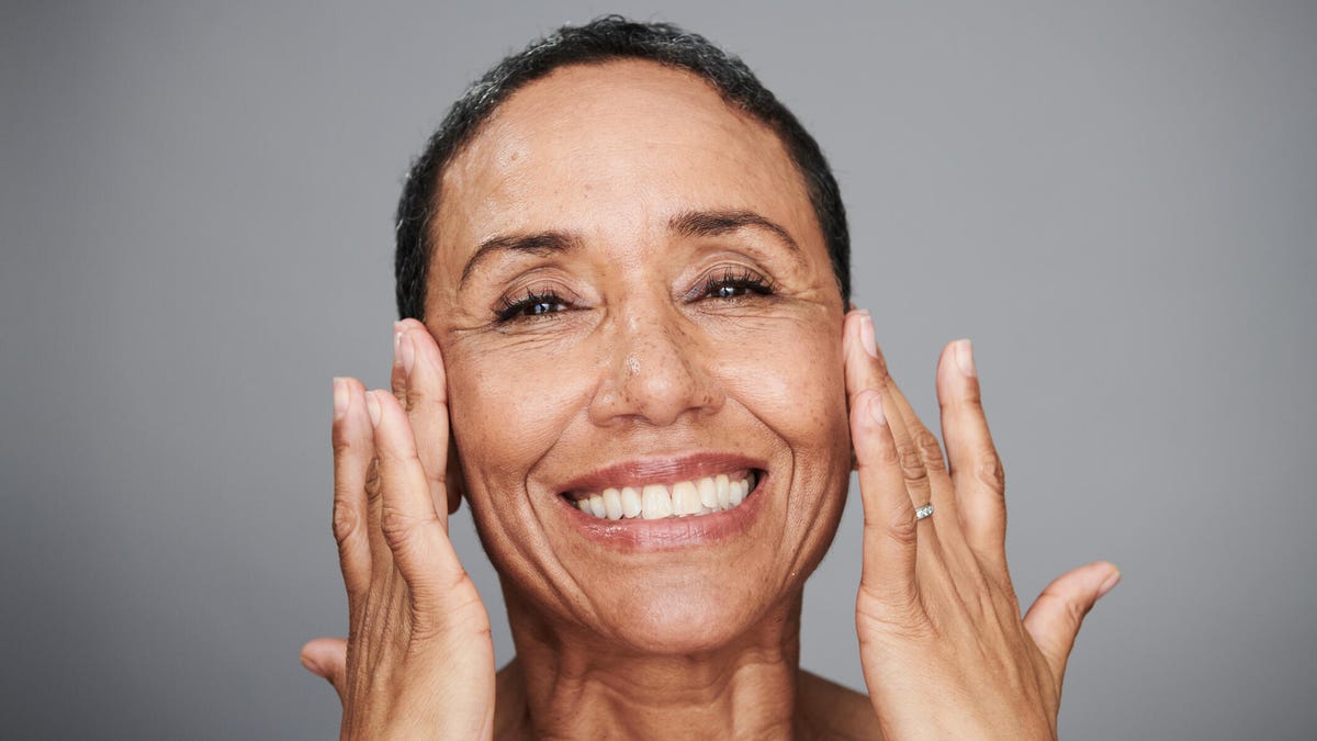 5 Ways to Tell If You’re Aging Gracefully, According to Experts