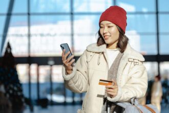 Traveling Abroad This Summer? Here Are the Best Tips to Avoid Roaming Phone Charges
