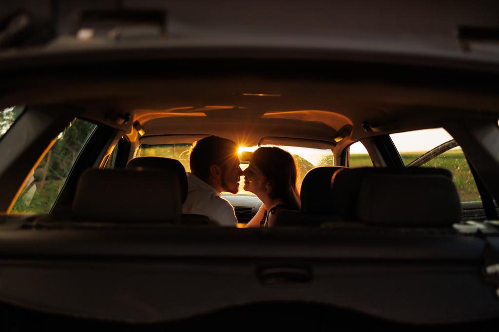 Dear Abby: My high school hookup wants me to leave my husband for him — 30 years later