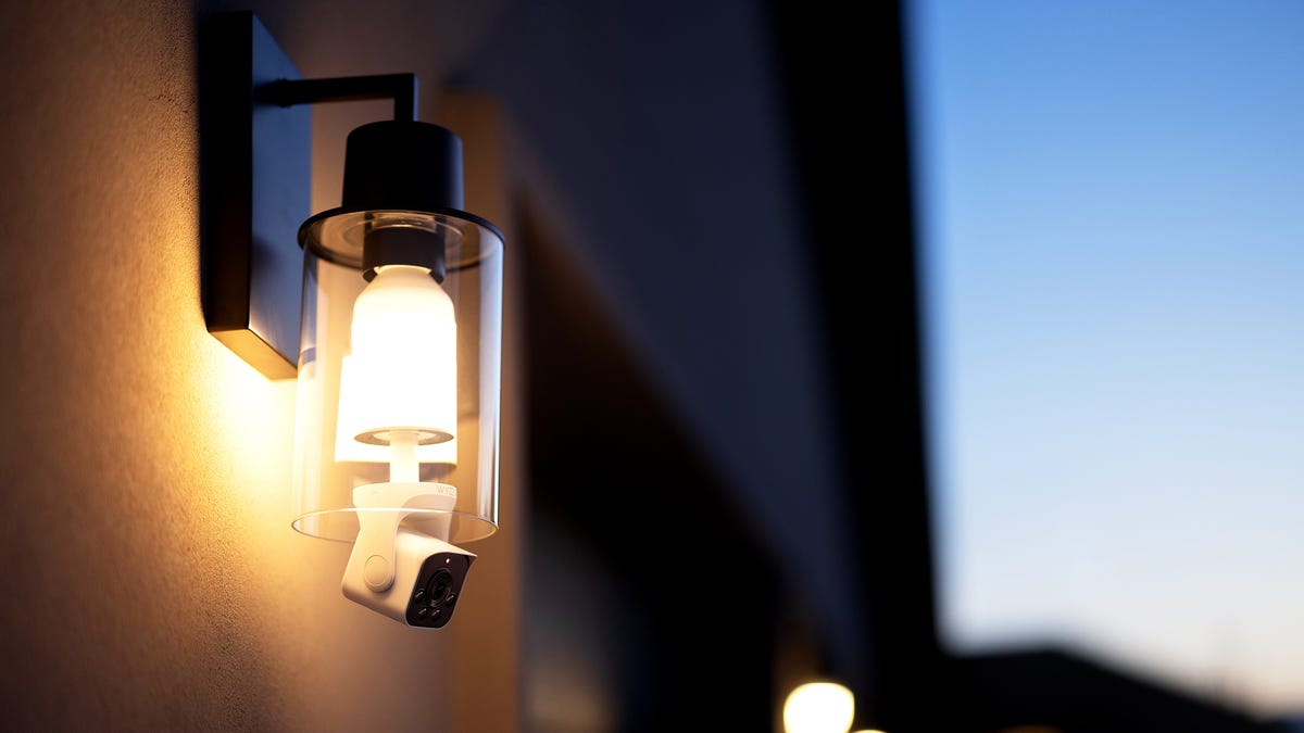 Wyze’s New Bulb Cam Turns Any Light Bulb Socket Into a Security Camera