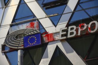 Small business owners in Bulgaria fear change from the lev to the euro