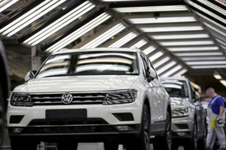 EU examines US proposal of 10% tariffs but concerns remain on sectors