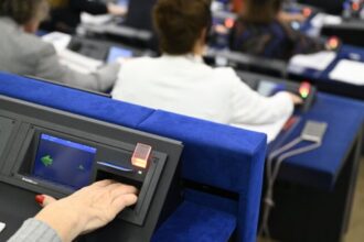 Socialists back von der Leyen in return for pledge on social budget