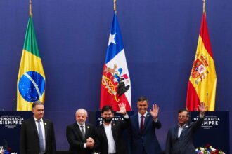 Sánchez kicks off Latin America tour at forum on defence of democracy
