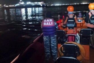 At least 2 dead, 43 missing after ferry sinks near Bali