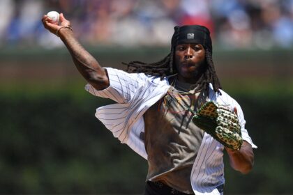 Saints star Alvin Kamara asks for do-over after terrible first pitch before Cubs-Cardinals game