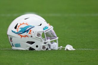 Former NFL star Asante Samuel Sr unleashes on Dolphins, questions team’s leadership after Jalen Ramsey trade