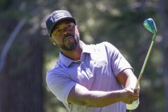 Ex-MLB star Jimmy Rollins sinks hole-in-one at American Century golf tournament