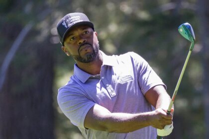 Ex-MLB star Jimmy Rollins sinks hole-in-one at American Century golf tournament