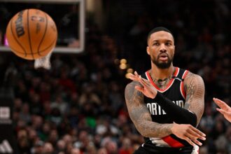 Damian Lillard reacts to reunion with Trail Blazers after abrupt end to run with Bucks