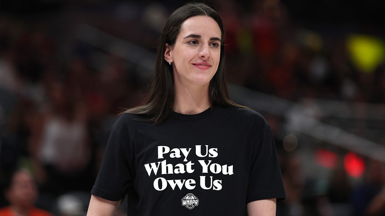 Sparks’ Kelsey Plum swipes Caitlin Clark, her All-Star team over statement T-shirts