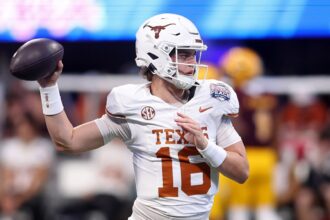 Arch Manning receives comparison to legendary Texas quarterback