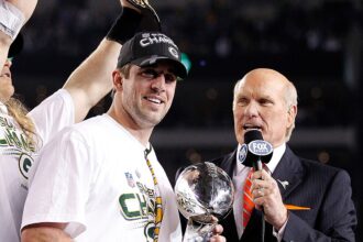 Aaron Rodgers offers olive branch to Terry Bradshaw after legendary QB’s harsh words
