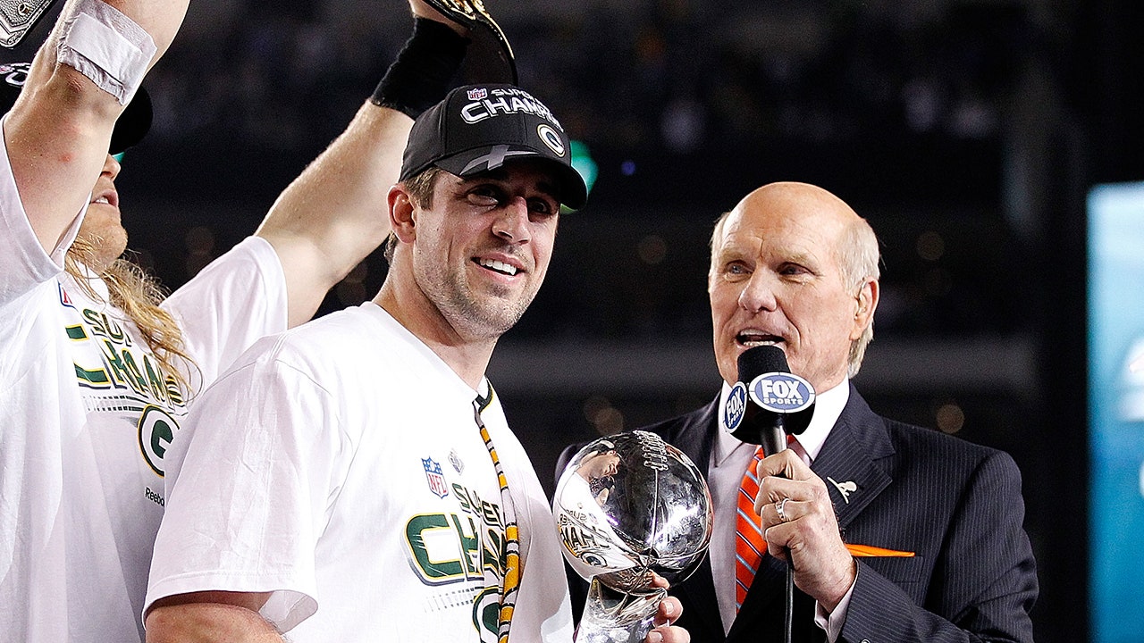 Aaron Rodgers offers olive branch to Terry Bradshaw after legendary QB’s harsh words