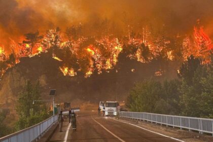 1,700 evacuated, firefighter dead as Turkey wildfires tear through major city