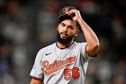 Orioles reliever Seranthony Dominguez walks over to join Blue Jays after trade reached during doubleheader