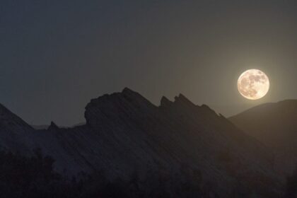 Here’s When to See July’s Spectacular Buck Moon, Along With Mars and Venus