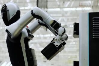 Watch This Humanoid Robot Swap Its Own Battery