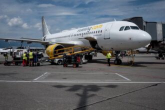 French authorities investigate if Jewish passengers were removed from flight due to religion
