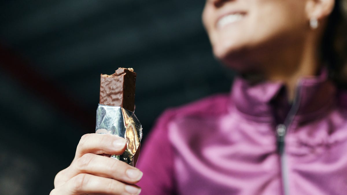 The Best Protein Bar: 5 Dietitians Explain Which Ingredients to Look For