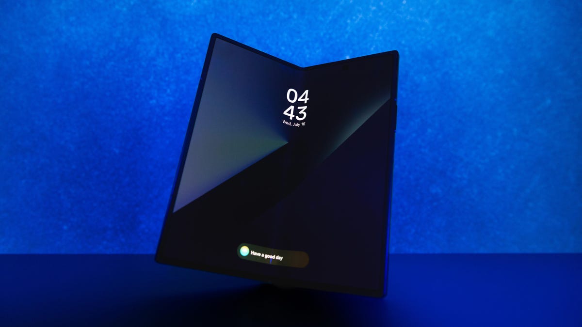CNET Survey: 64% of People Say ‘No Thanks’ to Foldable Smartphones