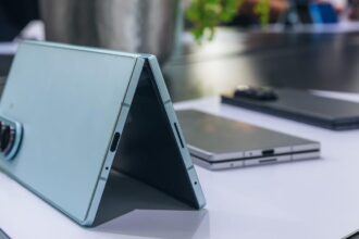 Galaxy Z Fold 7 vs. Z Fold 6: Slimmer Body, Bigger Screens and Slightly Higher Price
