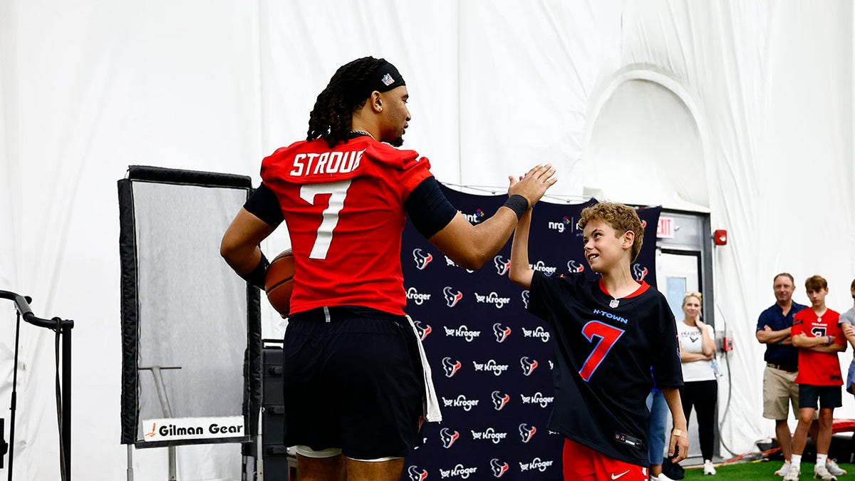 CJ Stroud high fiving kid
