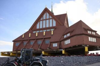Video shows church being relocated in Sweden, not Norway