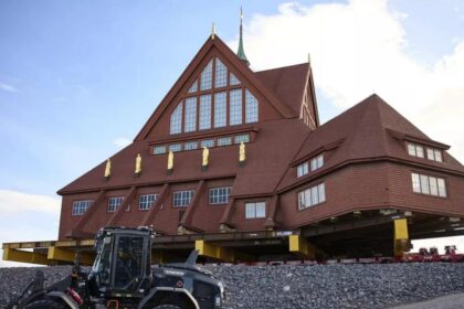 Video shows church being relocated in Sweden, not Norway