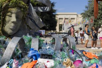 Delegatesmeet for last-chance talks to reduce plastic pollution