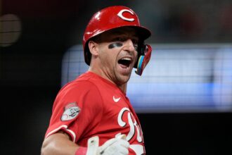 Braves, Reds combine for historic 16-run 8th inning in wild game