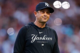 Yankees manager Aaron Boone defends players after Derek Jeter, Alex Rodriguez criticism