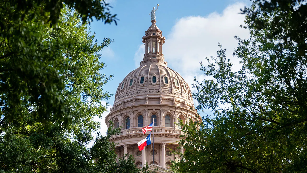 Texas Democrats flee state to block Trump-backed redistricting vote in dramatic legislative move