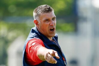 Drake Maye says Mike Vrabel’s bloodied face after he rose from pile at practice was reminiscent of Trump rally