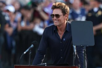 Patriots unveil statue of Tom Brady outside stadium: ‘This statue isn’t just for Pats fans’