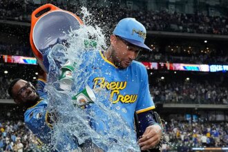Brewers win 7th straight in epic fashion as Blake Perkins makes spectacular throw against Mets