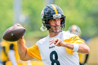 Aaron Rodgers calls new NFL helmet a ‘damn spaceship’ amid ongoing equipment struggles