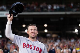 Red Sox’s Alex Bregman makes history in return to Astros home ballpark, drawing cheers and jeers from fans