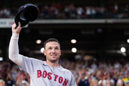 Red Sox’s Alex Bregman makes history in return to Astros home ballpark, drawing cheers and jeers from fans