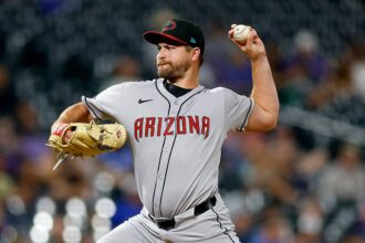 Diamondbacks reliever seals victory over Rockies after swallowing fly mid pitch: ‘I gagged a little’