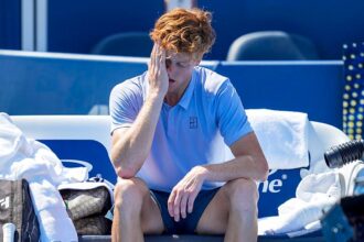 Jannik Sinner retires from Cincinnati Open final against Carlos Alcaraz, stuns crowd after just 5 games