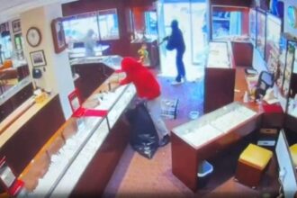Seattle police chief was reportedly having lunch as M jewelry store robbery happened just yards away