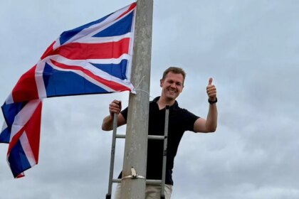 England flag displays powerful symbol in immigration fight as Trump-style populism sweeps through UK