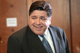 Gov. Pritzker says Trump trying to ‘manufacture a crisis’ as admin plans National Guard deployment to Chicago