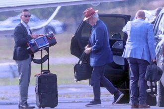 Bill Clinton seen leaving airport with defibrillator, sparking health fears