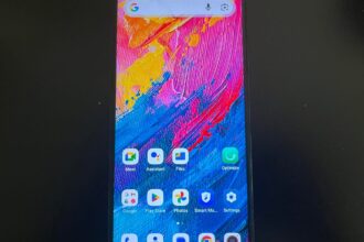 I Tested a 0 Budget Phone and It Didn’t Make Me Look Like a Cheapskate