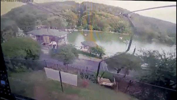 Video captures horrific moment chairlift snaps at Russian resort, sends terrified tourists plummeting