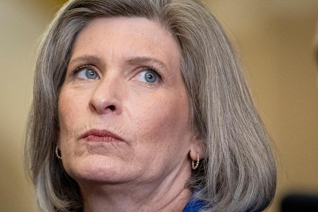 Republican Senator Joni Ernst expected to announce she won’t seek reelection — leaving swing seat open